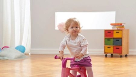 Vélos de course pour enfants à partir de 1 an: types et choix