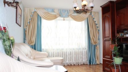 Zweifarbige Vorhänge im Wohnzimmer: interessante Optionen und Empfehlungen zur Auswahl