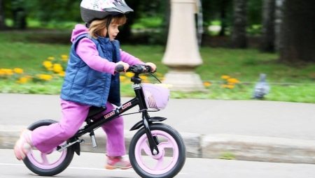 Hvordan vælger man en løbecykel til børn fra 3 år?