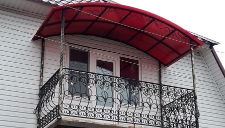 Spitze auf einem Balkon: Arten und Feinheiten der Installation