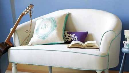 Kleine Sofas für das Wohnzimmer: Sorten, Auswahlmöglichkeiten, Beispiele
