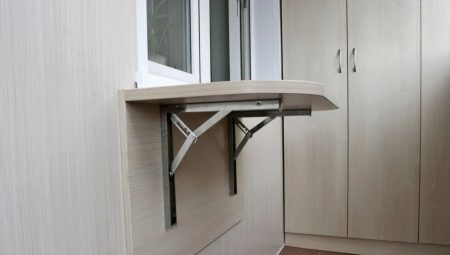 Склопиви столови на балкону: сорте, савети за избор и уградњу