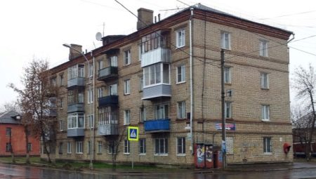 Az erkélyek üvegezési finomságai Hruscsovban