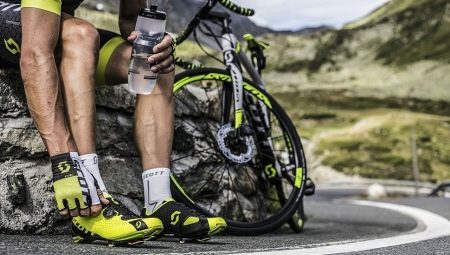 Bicycle shoes: types and tips for choosing