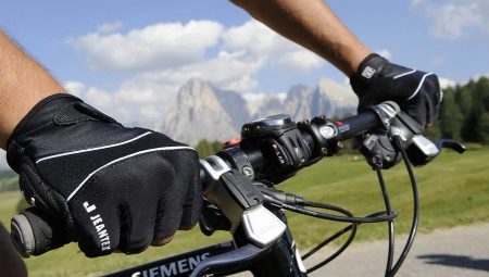 Cyklistické rukavice: typy a výber