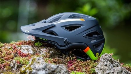 Bicycle helmets: types and choices