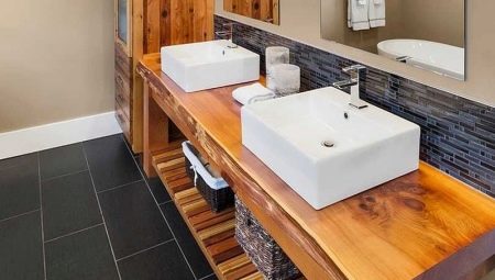 Meja kayu di dalam bilik mandi: penerangan mengenai jenis, tip untuk memilih dan menjaga