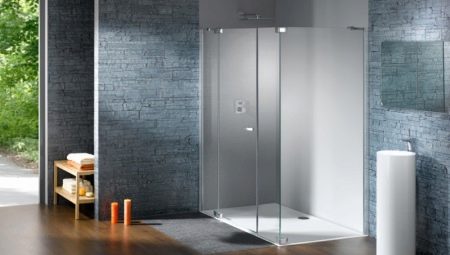 בקתות מקלחת עם דלת צירים: זנים, בחירה, התקנה