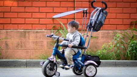 Kā izvēlēties velosipēdu ar rokturi bērniem no 1 gada?