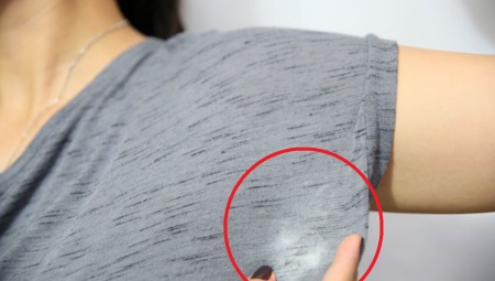 Jak odstranit skvrny od deodorantu?