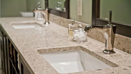 Marmuriniai vonios kambario stalviršiai: savybės, pranašumai ir trūkumai
