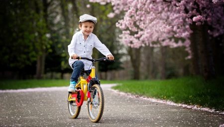 دراجات الأطفال من 5 سنوات: كيف تختار وتعليم الطفل ركوب؟