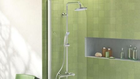 Coloana de duș cu scurgere: caracteristici ale sistemului de baie, alegere și varietate