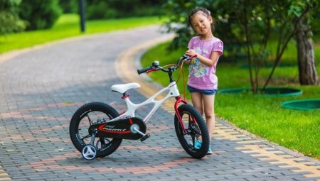 Xe đạp trẻ em nhẹ: mô hình phổ biến và các tính năng của sự lựa chọn