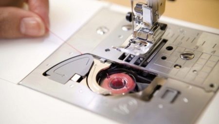 Varför är spoltråden förvirrad i symaskinen och vad ska man göra med den?
