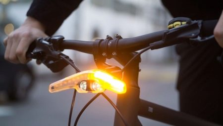 Bisiklet üzerindeki sinyalleri çevirin: seçim için çeşitler ve ipuçları