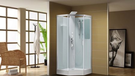 Päťuholníkové sprchy: prehľad typov a veľkostí