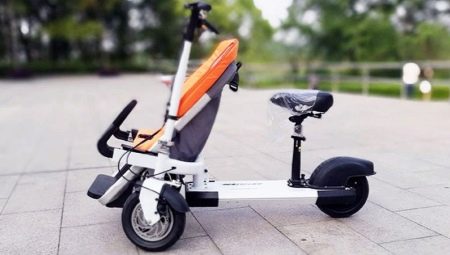 Koltuklu scooter'lar: seçim çeşitleri ve özellikleri