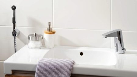 Robinets de lavabo avec douche hygiénique: types et caractéristiques de choix