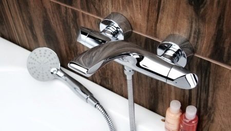Faucets dengan mandi mandi: jenis, reka bentuk, jenama dan pilihan