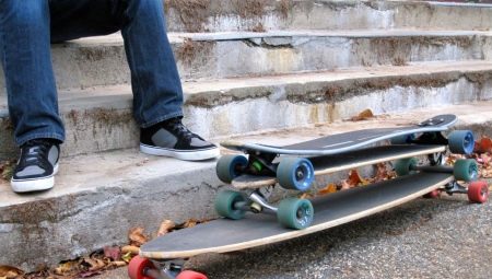 Hva er forskjellen mellom en longboard og et skateboard?
