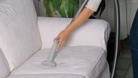 Kuinka puhdistaa sohva lialta ilman tahroja kotona?