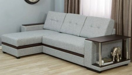 Sofa mit Tisch in der Armlehne: Ausstattung und Auswahl