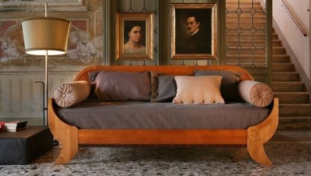 Sofa kayu: ciri, kepelbagaian dan tip pemilihan