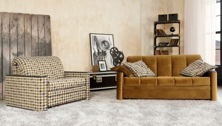 Sofa dengan Mekanisme Akordion dan Armrests