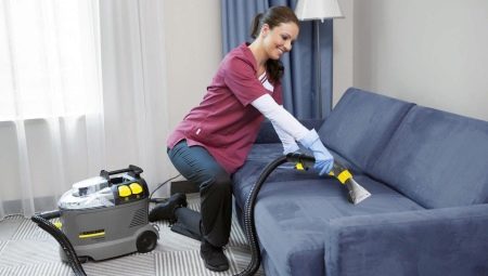 Como limpar um sofá com um aspirador de pó?