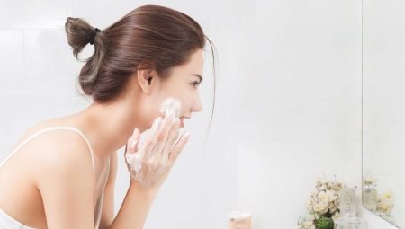 How to use facial cleansing foam?
