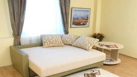Küçük bir odada bir yatak olan bir kanepe nasıl seçilir?