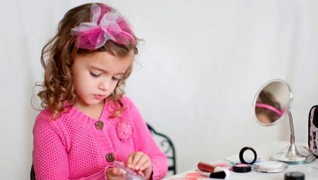 Kozmetika za djevojčice: što se događa i kako odabrati?