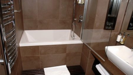 Små badekar: fordele og ulemper, sorter, mærker, valg