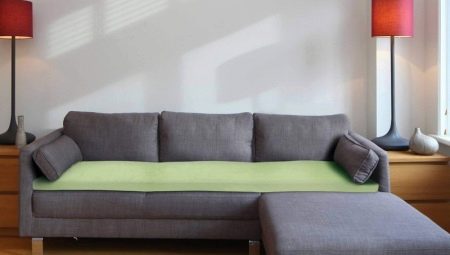 Matratzen auf einem Sofa Askona