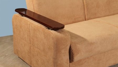 Armlehnen für ein Sofa: Was ist und womit soll man bedecken?