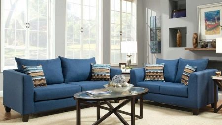 Sofa biru di pedalaman