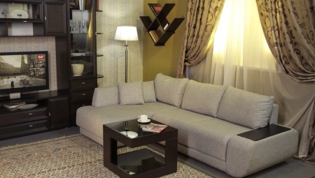 Elige un sofá de esquina en una habitación pequeña.
