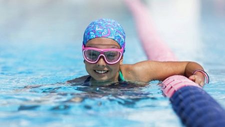 Cappelli per bambini per la piscina: caratteristiche di scelta e indossabilità