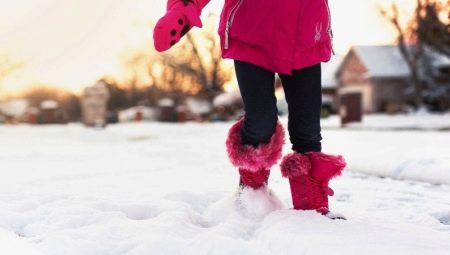 Botas de nieve para niños: descripción, calificación de los mejores modelos y consejos de selección.