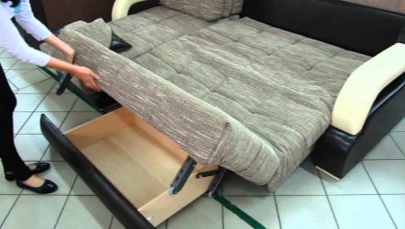 ¿Cómo doblar y desplegar un sofá de acordeón?