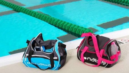 กระเป๋าและเป้สะพายหลังสำหรับสระว่ายน้ำคืออะไร?