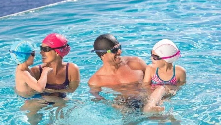 قبعة للمسبح: الخصائص وقواعد الاختيار وارتداء