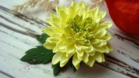 Ako vyrobiť originálne chryzantémy z penového vlákna?