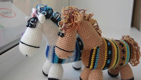 Плетемо коња амигуруми
