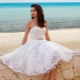Trumpos vestuvinės suknelės - pabrėžkite kojų grožį