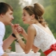 Vjenčanica s crvenim pojasom - postavite spektakularne naglaske