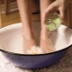 Baños de pies con sal marina: ¿qué son útiles y cómo hacer?