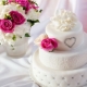 Biela svadobná torta: dizajnové nápady a kombinácie s inými farbami