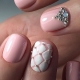 Беж маникир од белог камена: једноставне и луксузне идеје за нокте